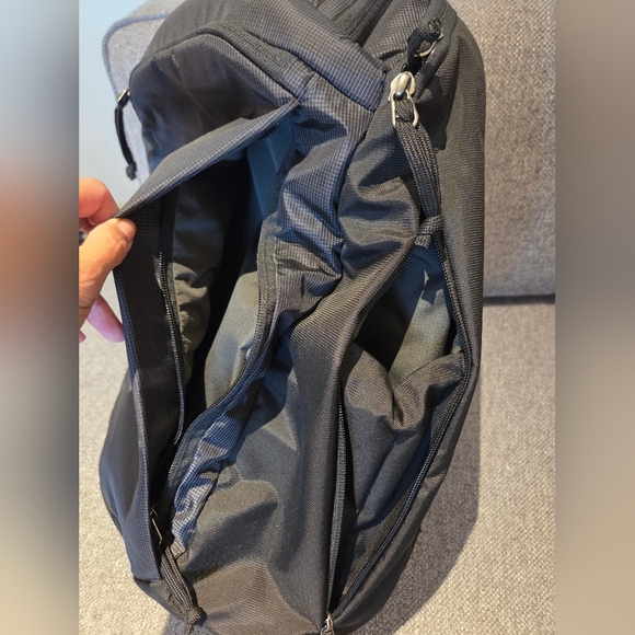 Thule Accent Black Backpack - Picture 3 of 9